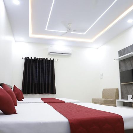 Hotel Jag Laxmi Palace Prime Location Main Road Near Mahakal Temple And Railway Station Ujjain Eksteriør bilde