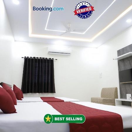 Hotel Jag Laxmi Palace Prime Location Main Road Near Mahakal Temple And Railway Station Ujjain Eksteriør bilde