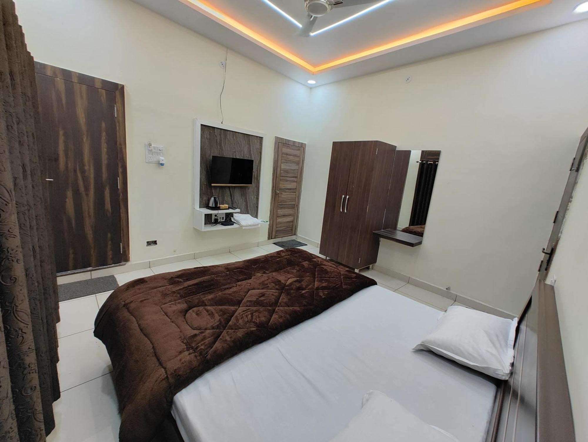 Hotel Jag Laxmi Palace Prime Location Main Road Near Mahakal Temple And Railway Station Ujjain Eksteriør bilde