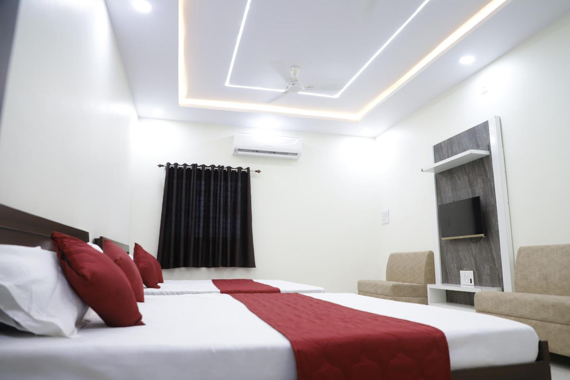 Hotel Jag Laxmi Palace Prime Location Main Road Near Mahakal Temple And Railway Station Ujjain Eksteriør bilde