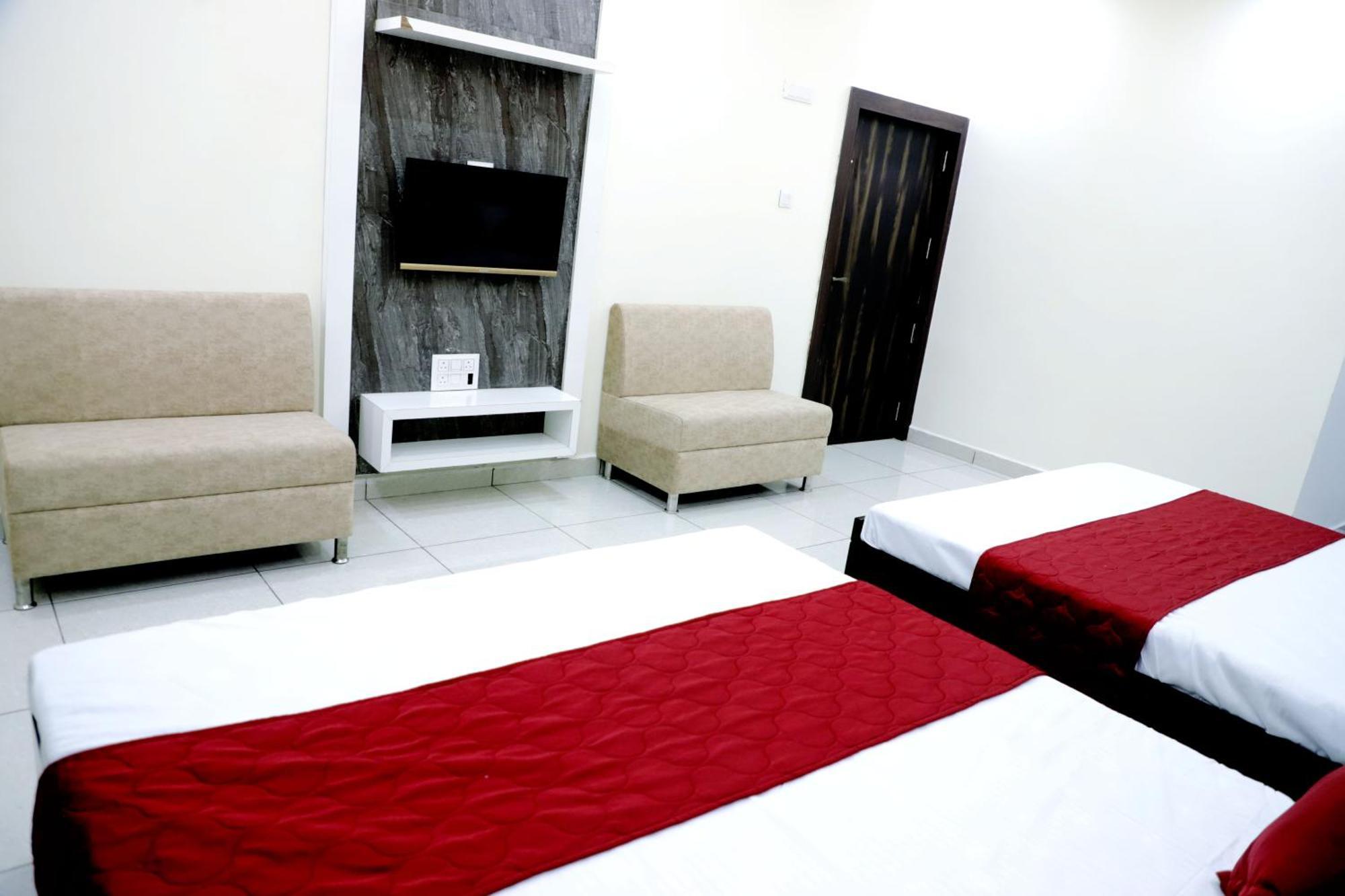 Hotel Jag Laxmi Palace Prime Location Main Road Near Mahakal Temple And Railway Station Ujjain Eksteriør bilde