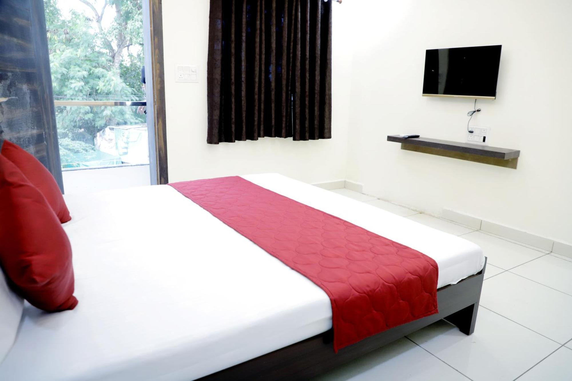 Hotel Jag Laxmi Palace Prime Location Main Road Near Mahakal Temple And Railway Station Ujjain Eksteriør bilde