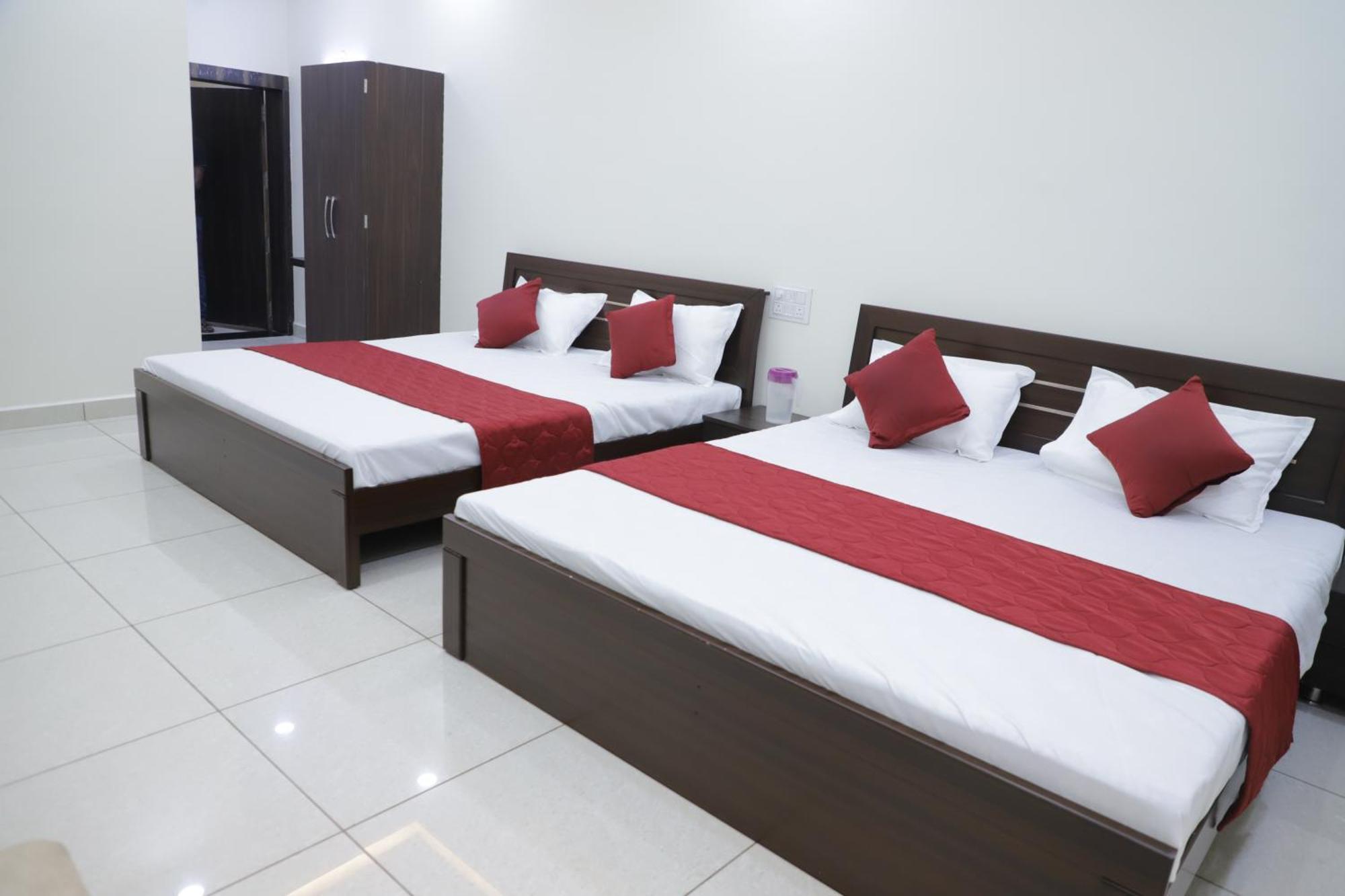 Hotel Jag Laxmi Palace Prime Location Main Road Near Mahakal Temple And Railway Station Ujjain Eksteriør bilde