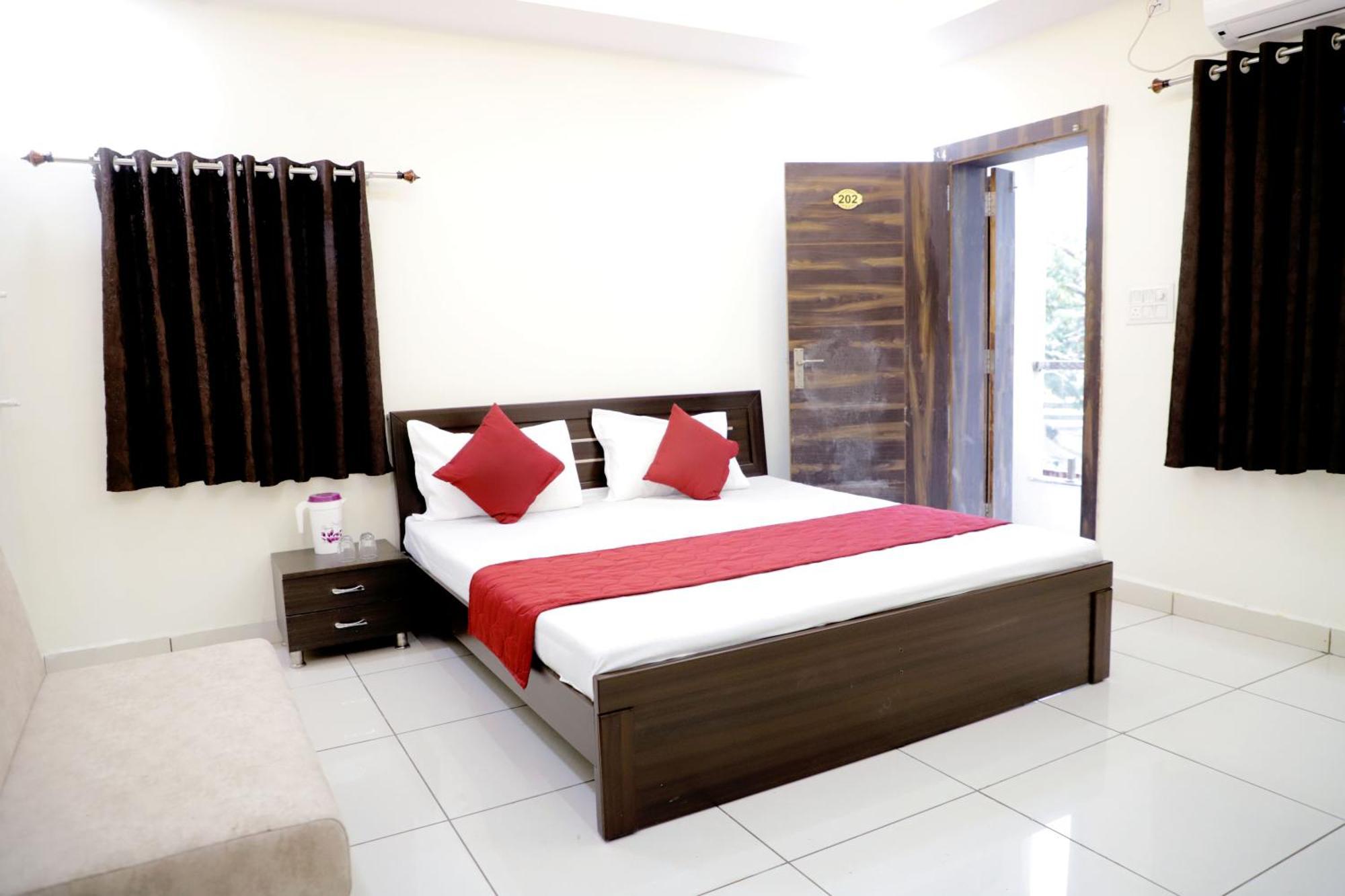 Hotel Jag Laxmi Palace Prime Location Main Road Near Mahakal Temple And Railway Station Ujjain Eksteriør bilde