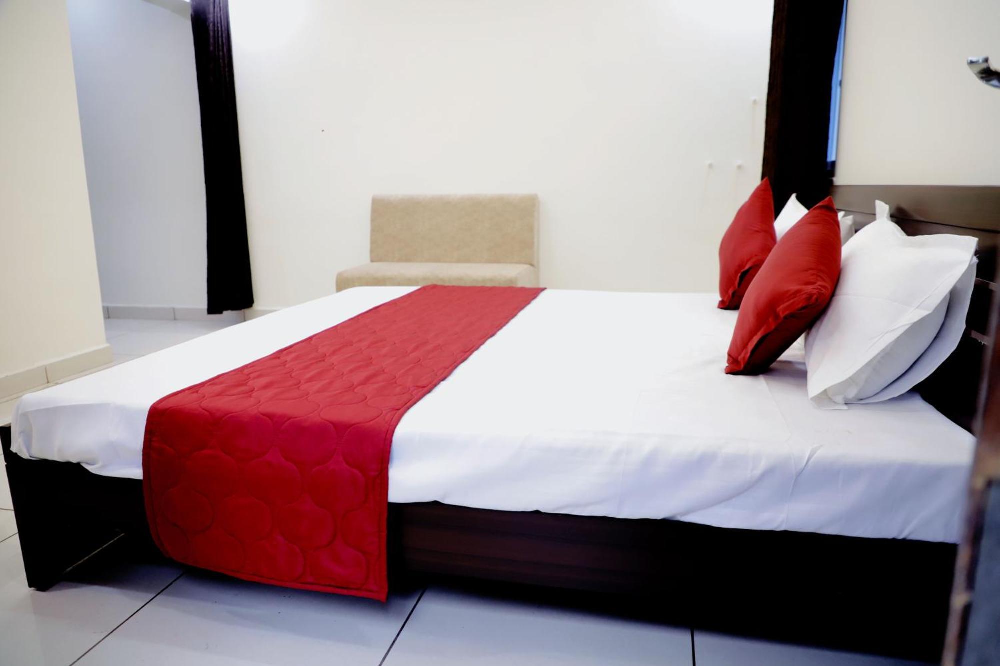 Hotel Jag Laxmi Palace Prime Location Main Road Near Mahakal Temple And Railway Station Ujjain Eksteriør bilde